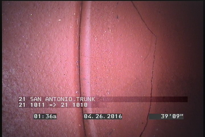 Fracture Circumferential, from 11 to 01 o'clock, within 8 inches of joint: YES