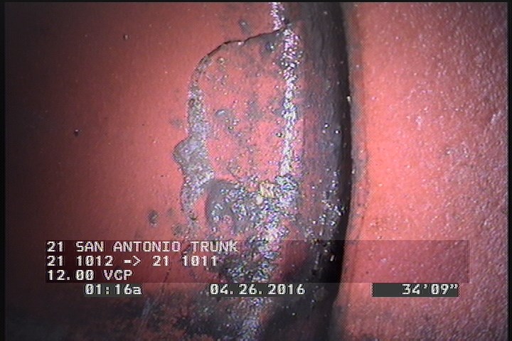 Fracture Circumferential, from 04 to 07 o'clock, within 8 inches of joint: YES