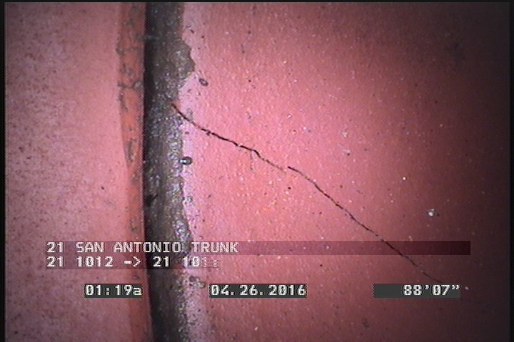 Crack Circumferential, from 07 to 10 o'clock, within 8 inches of joint: YES