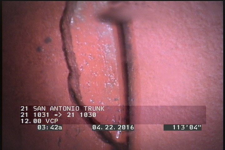 Fracture Circumferential, from 11 to 01 o'clock, within 8 inches of joint: YES