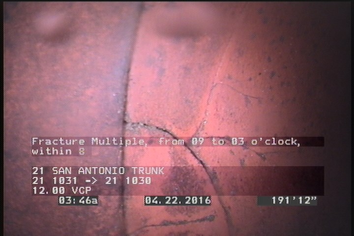 Fracture Multiple, from 09 to 03 o'clock, within 8 inches of joint: YES