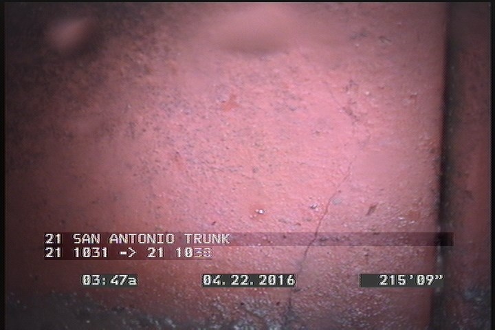 Fracture Multiple, from 10 to 03 o'clock, within 8 inches of joint: YES
