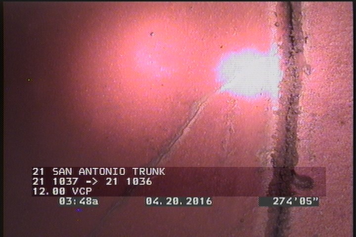 Crack Circumferential, from 03 to 05 o'clock, within 8 inches of joint: YES