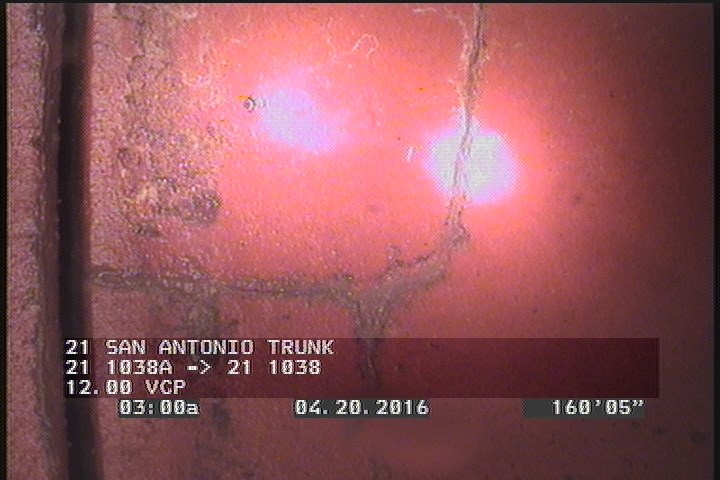 Fracture Multiple, from 08 to 04 o'clock, within 8 inches of joint: YES