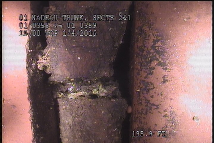 Broken, from 09 to 03 o'clock, within 8 inches of joint: YES - POSSIBLE CHIPPING AT THE JOINT