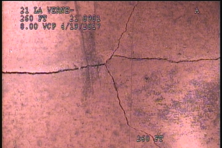 Fracture Multiple, from 08 to 04 o'clock, within 8 inches of joint: YES - SLIGHT