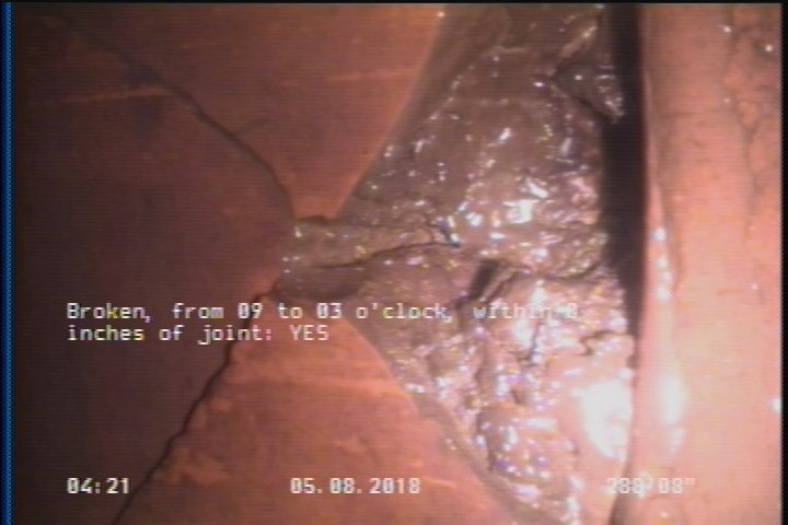 Broken, from 09 to 03 o'clock, within 8 inches of joint: YES