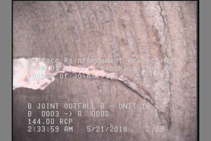 Surface Reinforcement Projecting, from 01 to 03 o'clock, within 8 inches of joint: YES