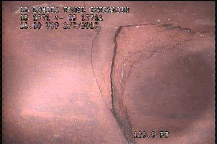 Fracture Circumferential, from 08 to 12 o'clock, within 8 inches of joint: YES - SLIGHT- CHIPPED