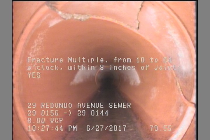 Fracture Multiple, from 10 to 04 o'clock, within 8 inches of joint: YES