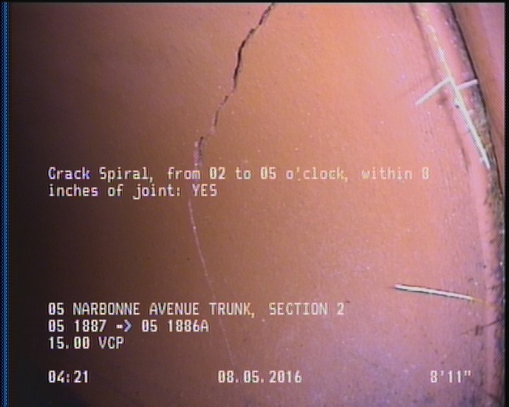 Crack Spiral, from 02 to 05 o'clock, within 8 inches of joint: YES