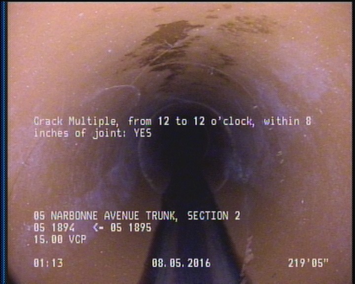 Crack Multiple, from 12 to 12 o'clock, within 8 inches of joint: YES