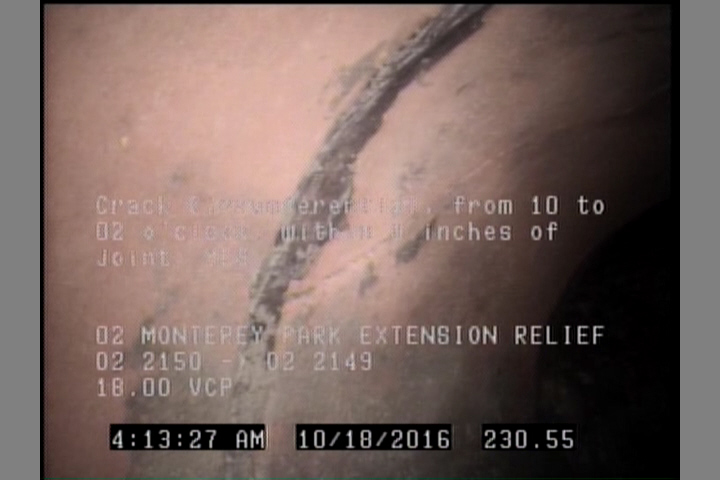 Crack Circumferential, from 10 to 02 o'clock, within 8 inches of joint: YES
