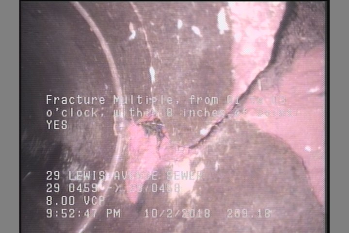 Fracture Multiple, from 01 to 03 o'clock, within 8 inches of joint: YES