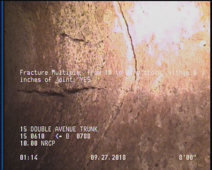 Fracture Multiple, from 10 to 02 o'clock, within 8 inches of joint: YES
