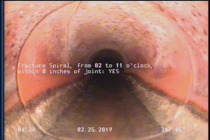 Fracture Spiral, from 02 to 11 o'clock, within 8 inches of joint: YES