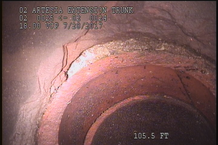 Tap Break-In Active, at 11 o'clock, -, within 8 inches of joint: YES, 4", 4"