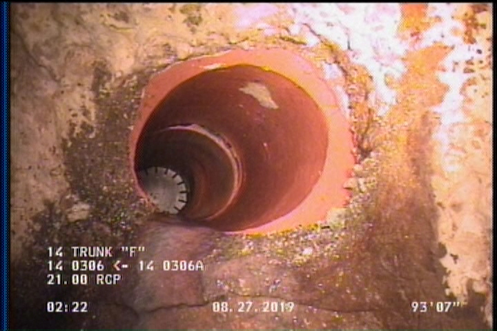 Tap Break-In Active, at 02 o'clock, -, within 8 inches of joint: NO, 6"