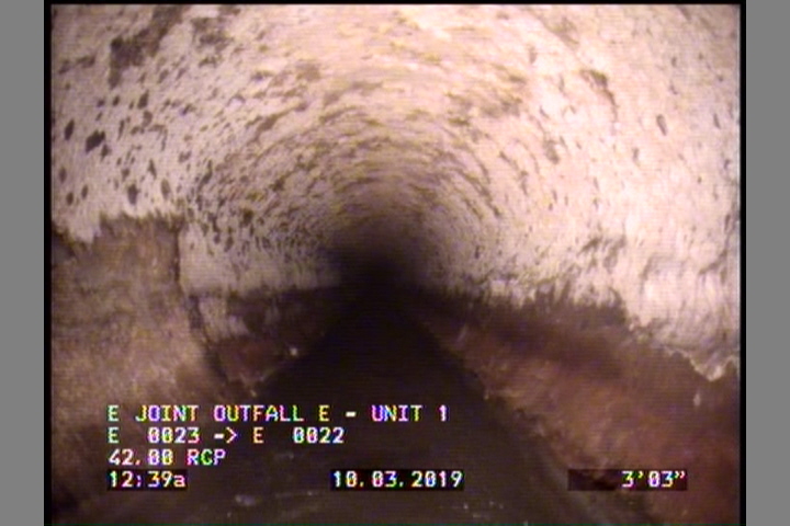 Deposits Attached Grease, 5 %of cross sectional area, from 04 to 08 o'clock, , within 8 inches of joint: YES, Start