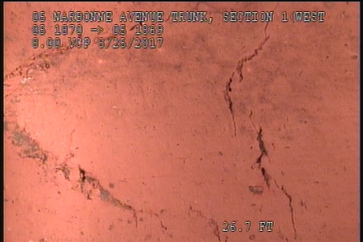 Surface Spalling, from 08 to 09 o'clock, within 8 inches of joint: NO - PIPE DEFECT OR SURFACE PEELING
