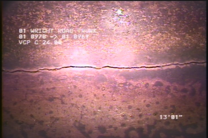 Fracture Longitudinal, at 12 o'clock, within 8 inches of joint: YES, Start - SLIGHT