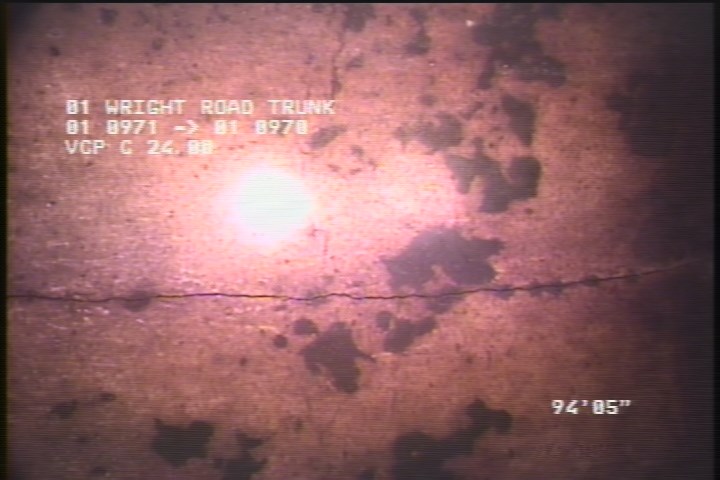 Fracture Longitudinal, at 12 o'clock, within 8 inches of joint: YES, Start - SLIGHT