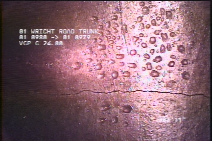 Fracture Longitudinal, at 12 o'clock, within 8 inches of joint: YES, Start - SLIGHT