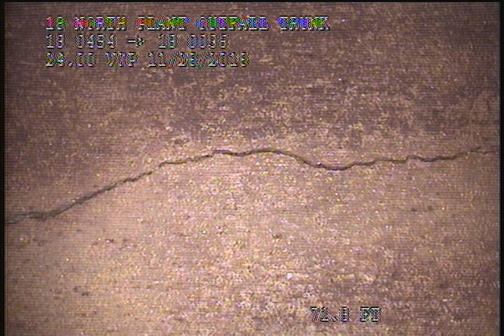 Fracture Longitudinal, at 12 o'clock, within 8 inches of joint: YES, Start - SLIGHT