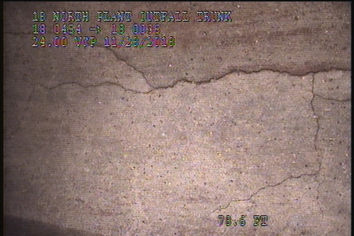 Fracture Multiple, from 12 to 04 o'clock, within 8 inches of joint: NO - SLIGHT