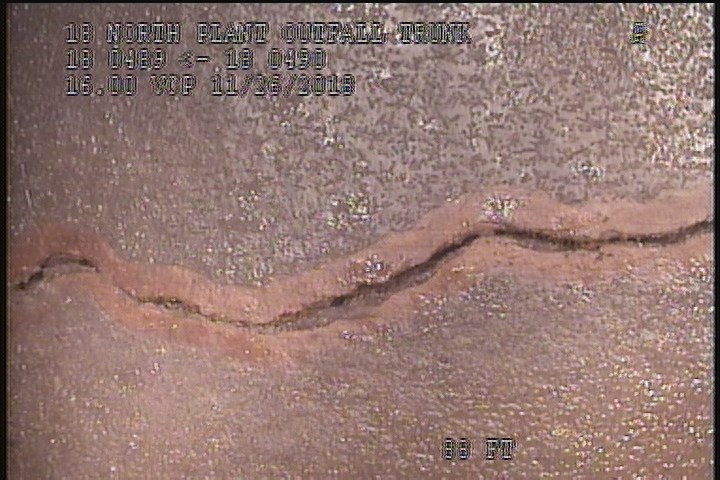 Fracture Longitudinal, at 12 o'clock, within 8 inches of joint: YES, Start - SLIGHT