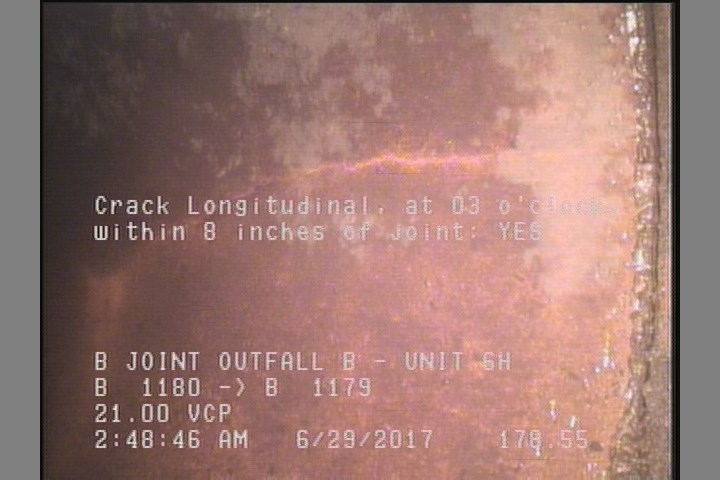 Crack Longitudinal, at 03 o'clock, within 8 inches of joint: YES