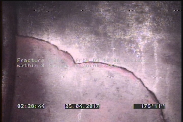 Fracture Spiral, from 03 to 06 o'clock, within 8 inches of joint: YES