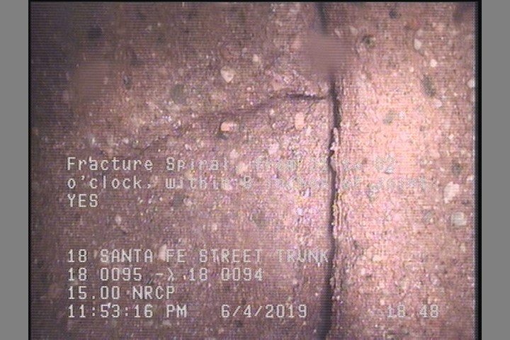 Fracture Spiral, from 01 to 02 o'clock, within 8 inches of joint: YES