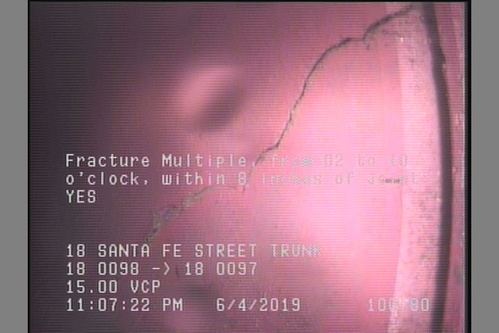 Fracture Multiple, from 02 to 10 o'clock, within 8 inches of joint: YES
