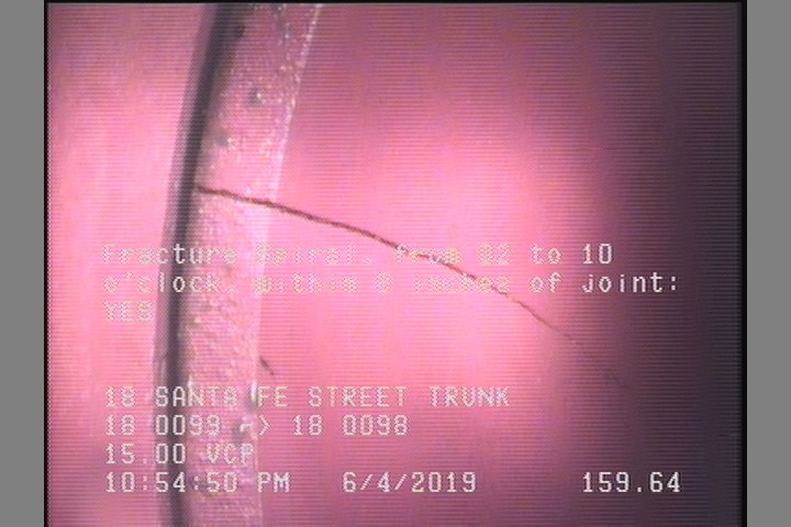 Fracture Spiral, from 02 to 10 o'clock, within 8 inches of joint: YES