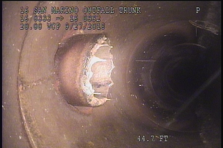 Tap Break-In Intruding, at 12 o'clock, -, -, within 8 inches of joint: YES, 6", 2" - Active