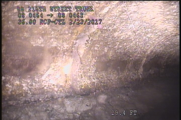 Surface Missing Wall, from 09 to 11 o'clock, within 8 inches of joint: YES, Start - SOIL VISIBLE