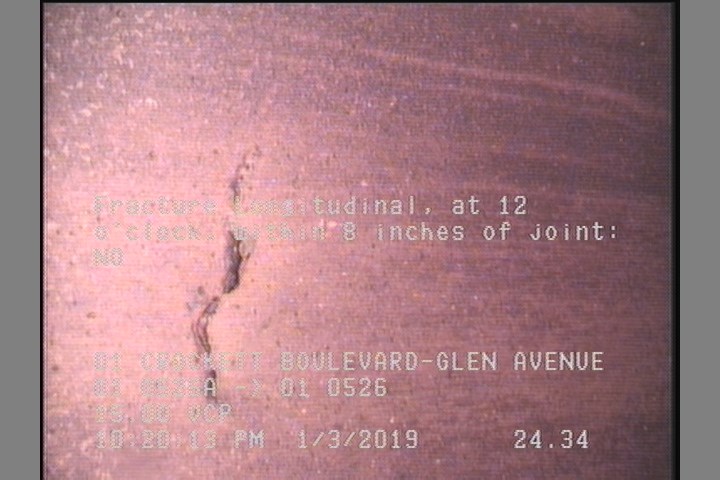 Fracture Longitudinal, at 12 o'clock, within 8 inches of joint: NO