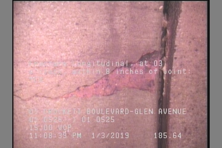 Fracture Longitudinal, at 03 o'clock, within 8 inches of joint: YES