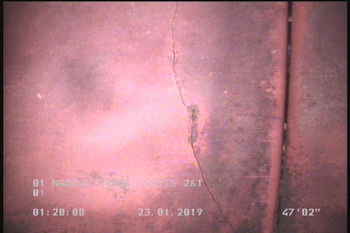 Fracture Multiple, from 10 to 02 o'clock, within 8 inches of joint: YES