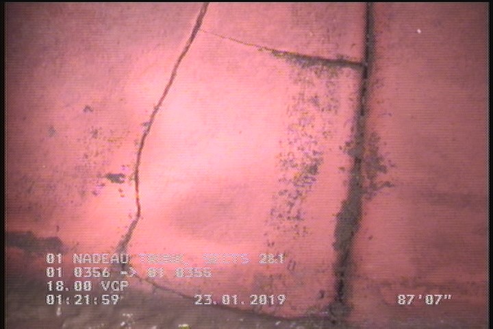 Fracture Multiple, from 01 to 04 o'clock, within 8 inches of joint: YES