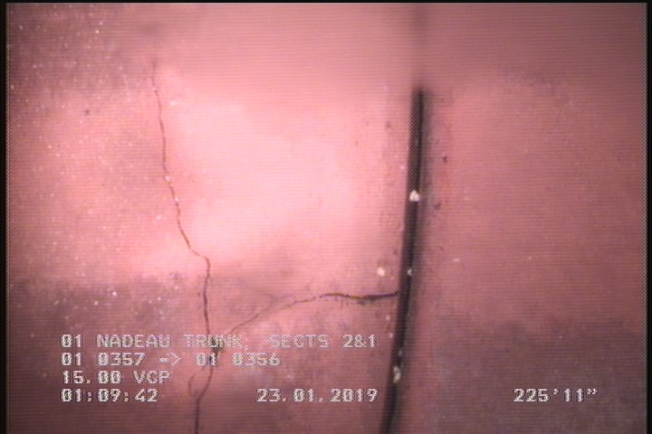 Fracture Multiple, from 10 to 02 o'clock, within 8 inches of joint: YES