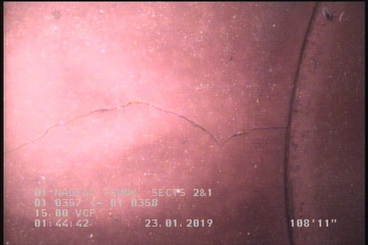 Fracture Multiple, from 09 to 03 o'clock, within 8 inches of joint: YES
