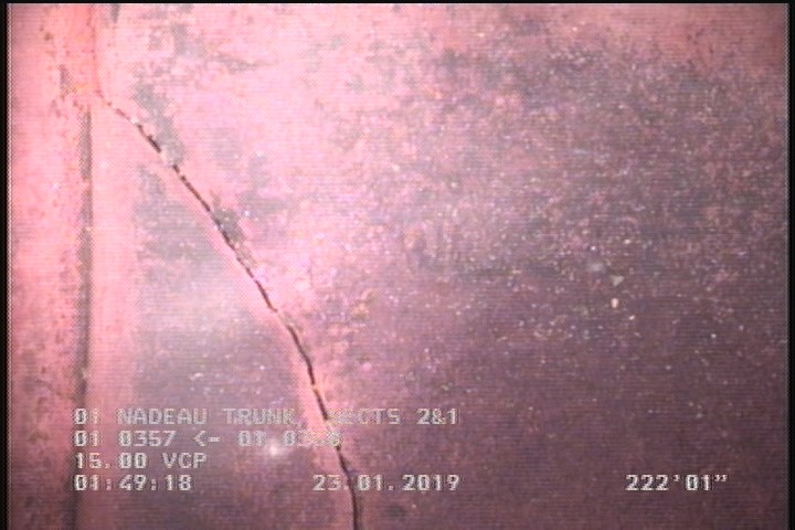 Fracture Multiple, from 08 to 04 o'clock, within 8 inches of joint: YES
