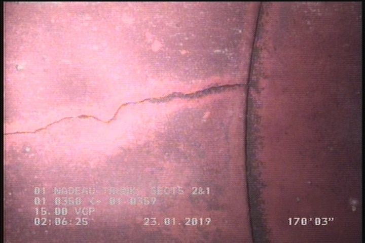 Fracture Multiple, from 08 to 10 o'clock, within 8 inches of joint: YES