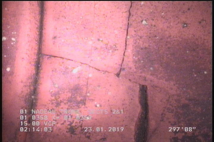 Fracture Multiple, from 12 to 04 o'clock, within 8 inches of joint: YES