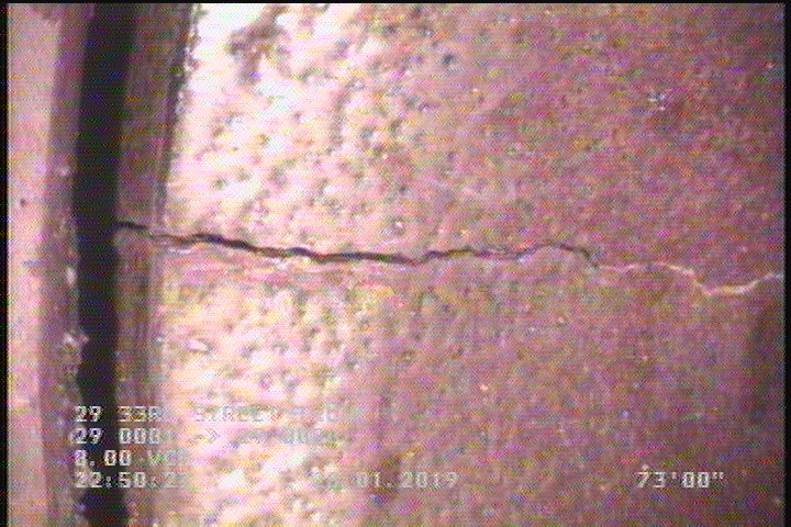 Fracture Multiple, from 10 to 01 o'clock, within 8 inches of joint: YES