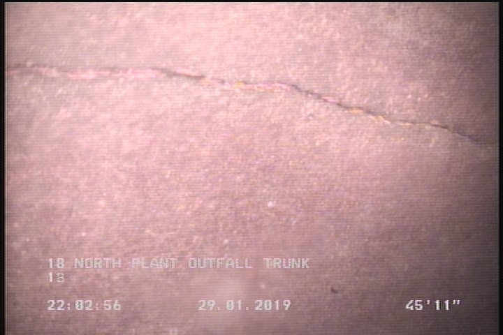 Fracture Longitudinal, at 12 o'clock, within 8 inches of joint: YES, Start