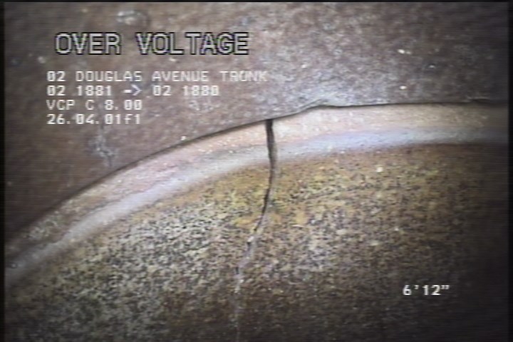 Fracture Multiple, from 09 to 03 o'clock, within 8 inches of joint: YES