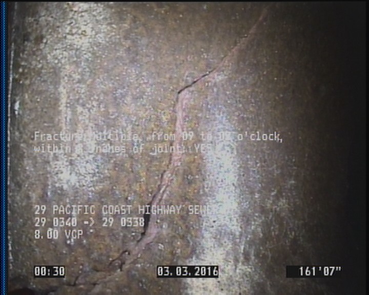 Fracture Multiple, from 09 to 02 o'clock, within 8 inches of joint: YES